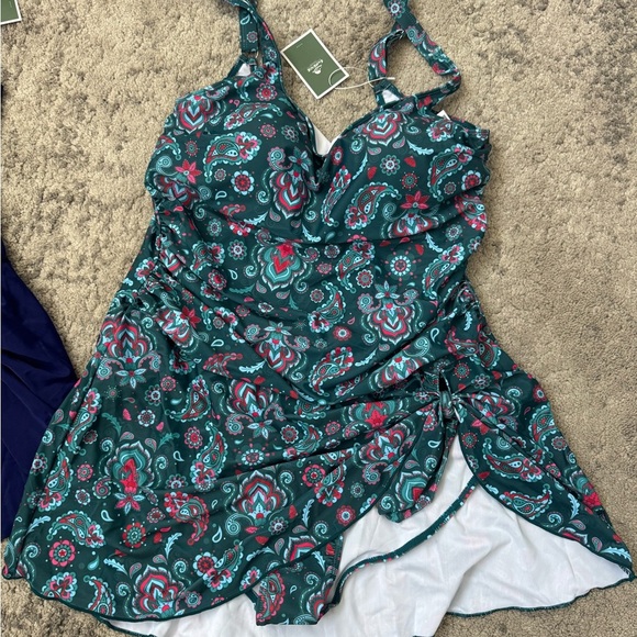 Women’s plus size tummy control swimsuits - Picture 5 of 14